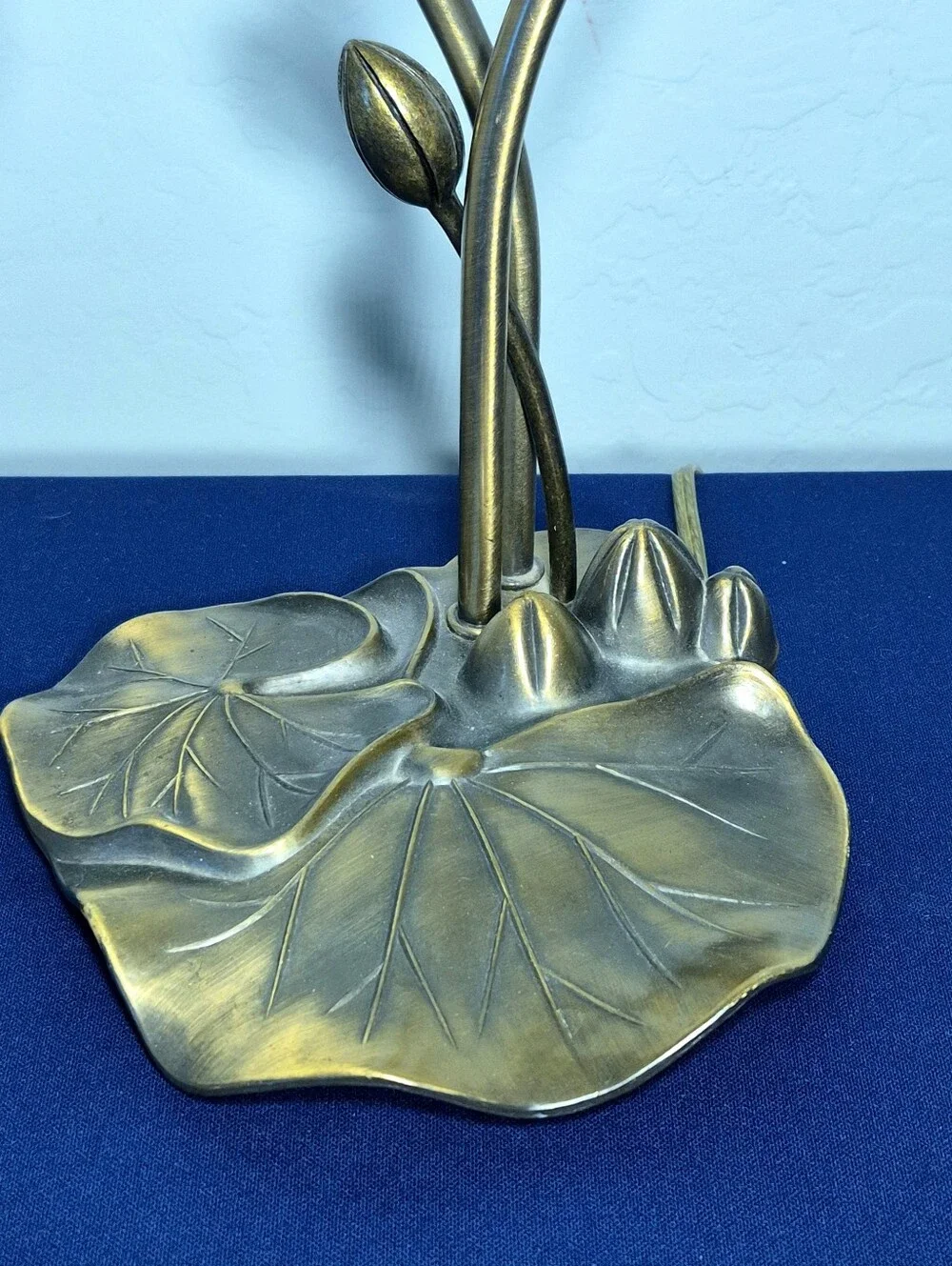 Vintage Tiffany Style 2-Light Pond Lily Table Lamp White Frosted Glass